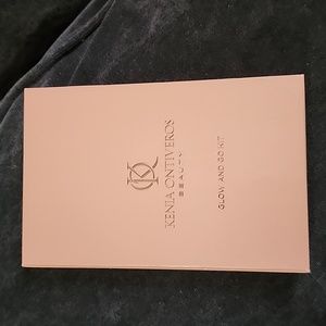 Kenia Ontiveros Beatuty Glow and Go Kit